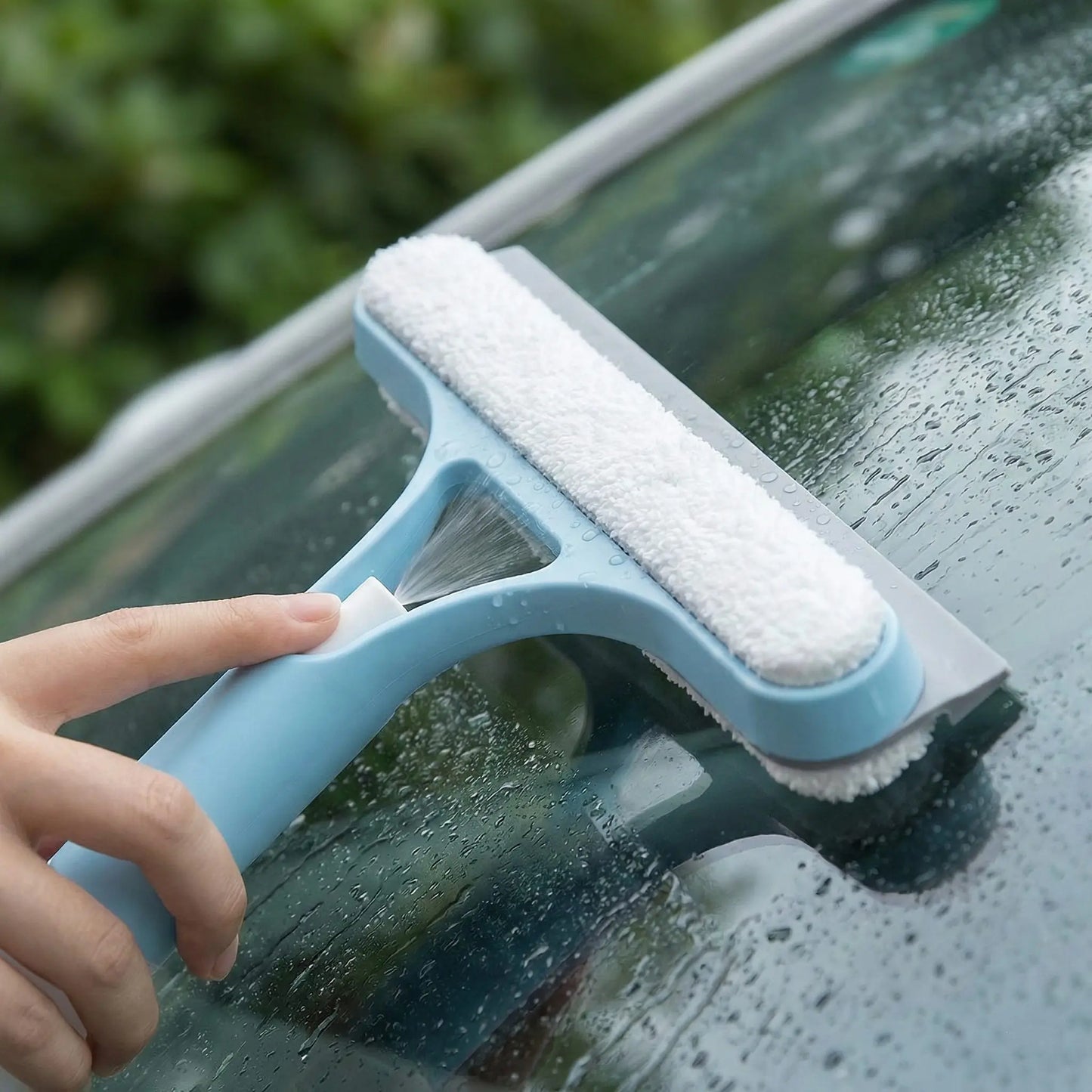 2-in-1 Sprayable Blue Glass Squeegee - Microfiber Scrub Pad & Squeegee for Car Windshields, Shower Doors & Mirrors